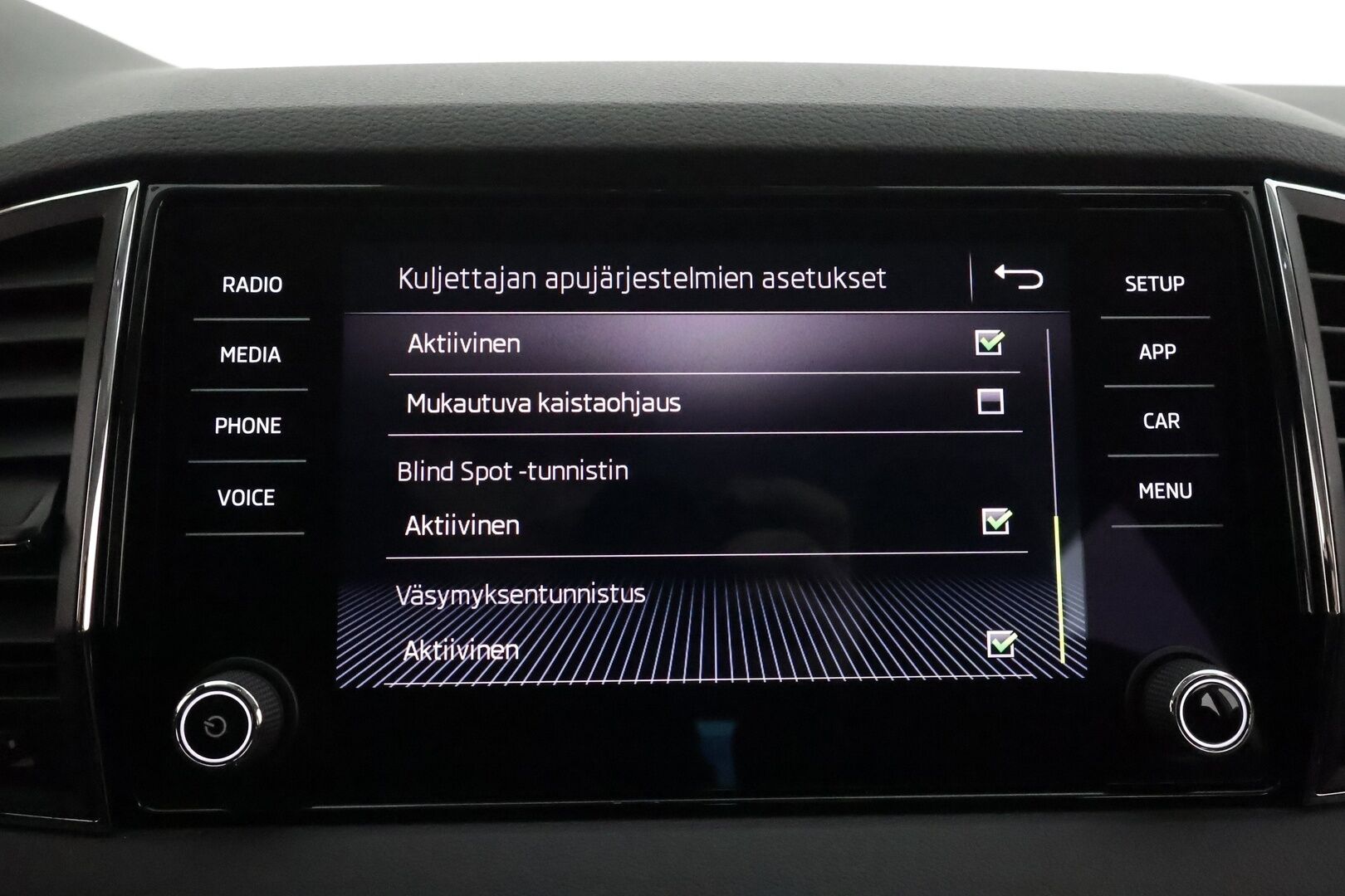 Skoda Karoq 2019 1,5 TSI 4x4 Style DSG Autom **Webasto / Muistipenkki / Adapt.vakkari / Canton / P.kamera / KeylessGo** - 1.om Suomi-auto / Kahdet renkaat aluvanteilla