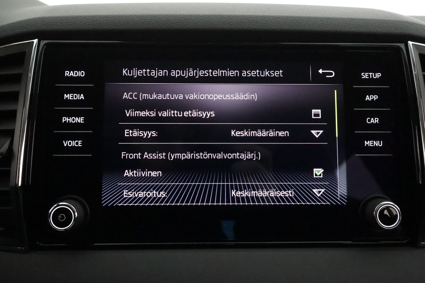 Skoda Karoq 2019 1,5 TSI 4x4 Style DSG Autom **Webasto / Muistipenkki / Adapt.vakkari / Canton / P.kamera / KeylessGo** - 1.om Suomi-auto / Kahdet renkaat aluvanteilla