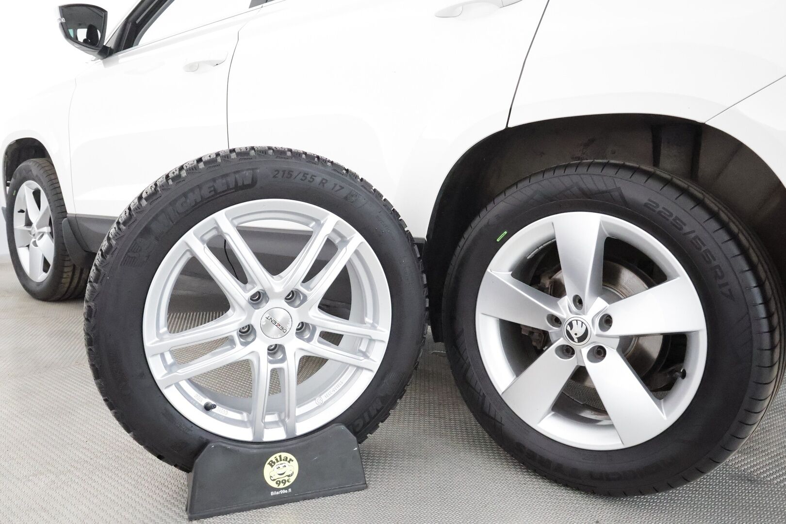 Skoda Karoq 2019 1,5 TSI 4x4 Style DSG Autom **Webasto / Muistipenkki / Adapt.vakkari / Canton / P.kamera / KeylessGo** - 1.om Suomi-auto / Kahdet renkaat aluvanteilla