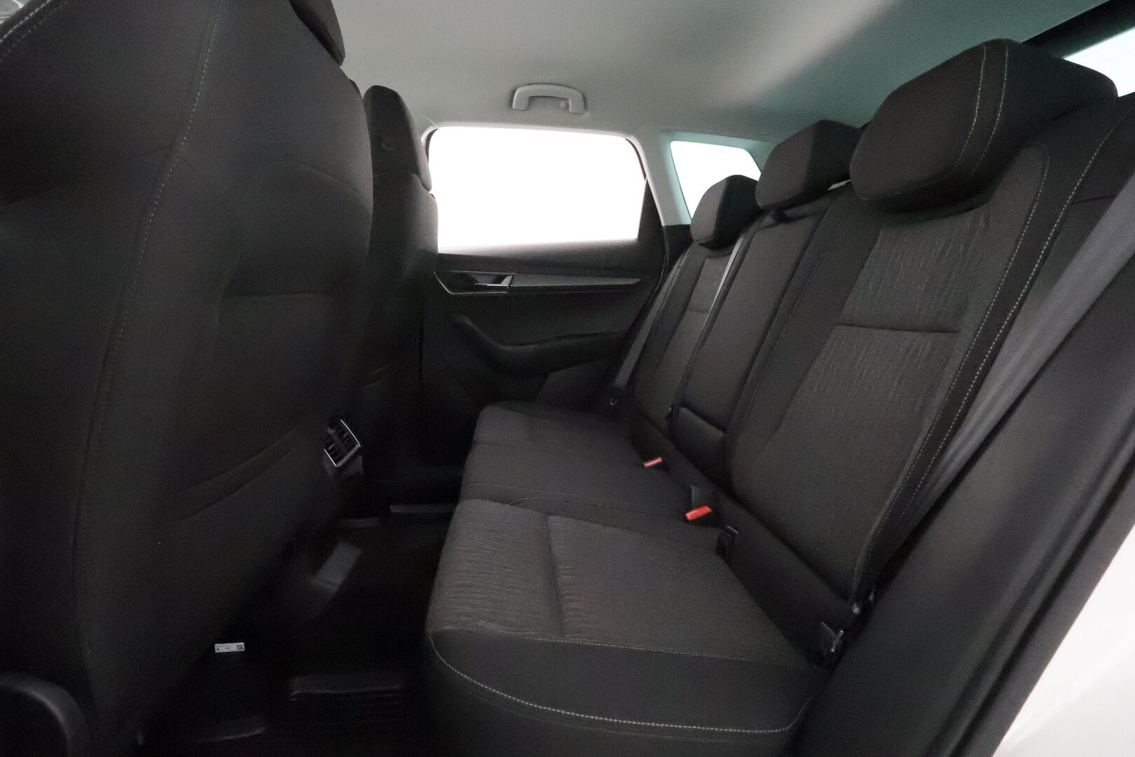Skoda Karoq 2019 1,5 TSI 4x4 Style DSG Autom **Webasto / Muistipenkki / Adapt.vakkari / Canton / P.kamera / KeylessGo** - 1.om Suomi-auto / Kahdet renkaat aluvanteilla
