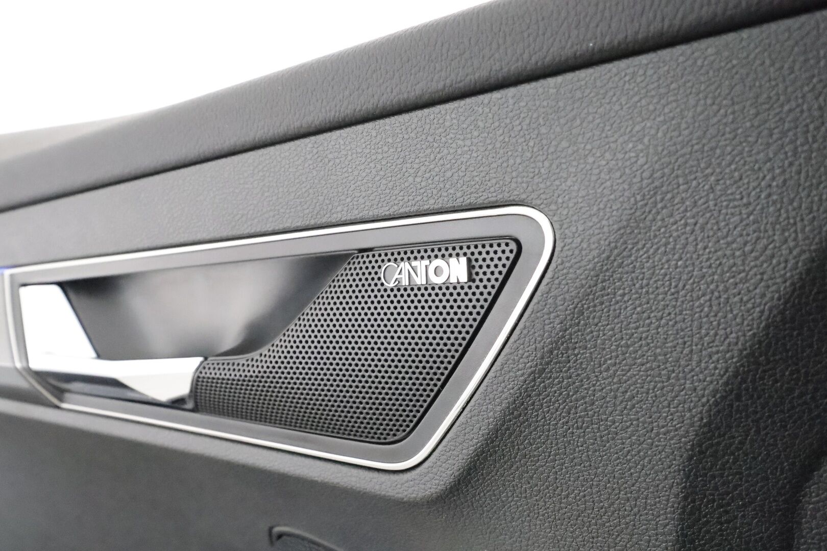 Skoda Karoq 2019 1,5 TSI 4x4 Style DSG Autom **Webasto / Muistipenkki / Adapt.vakkari / Canton / P.kamera / KeylessGo** - 1.om Suomi-auto / Kahdet renkaat aluvanteilla