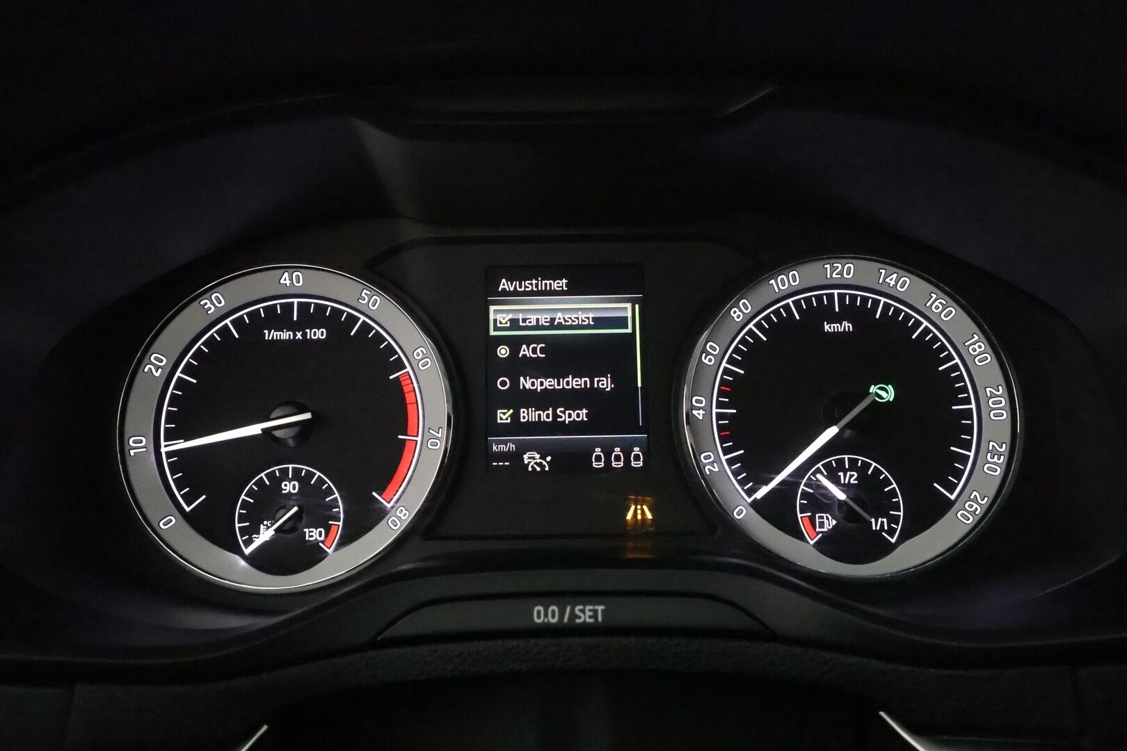Skoda Karoq 2019 1,5 TSI 4x4 Style DSG Autom **Webasto / Muistipenkki / Adapt.vakkari / Canton / P.kamera / KeylessGo** - 1.om Suomi-auto / Kahdet renkaat aluvanteilla