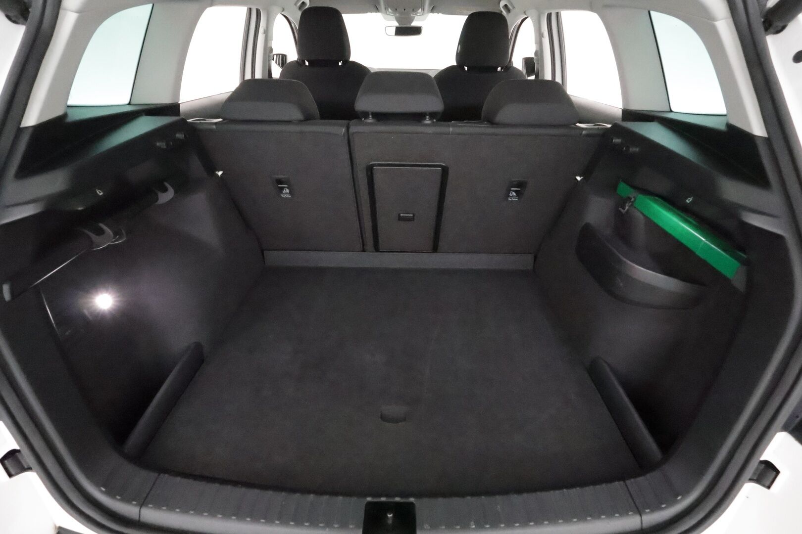 Skoda Karoq 2019 1,5 TSI 4x4 Style DSG Autom **Webasto / Muistipenkki / Adapt.vakkari / Canton / P.kamera / KeylessGo** - 1.om Suomi-auto / Kahdet renkaat aluvanteilla