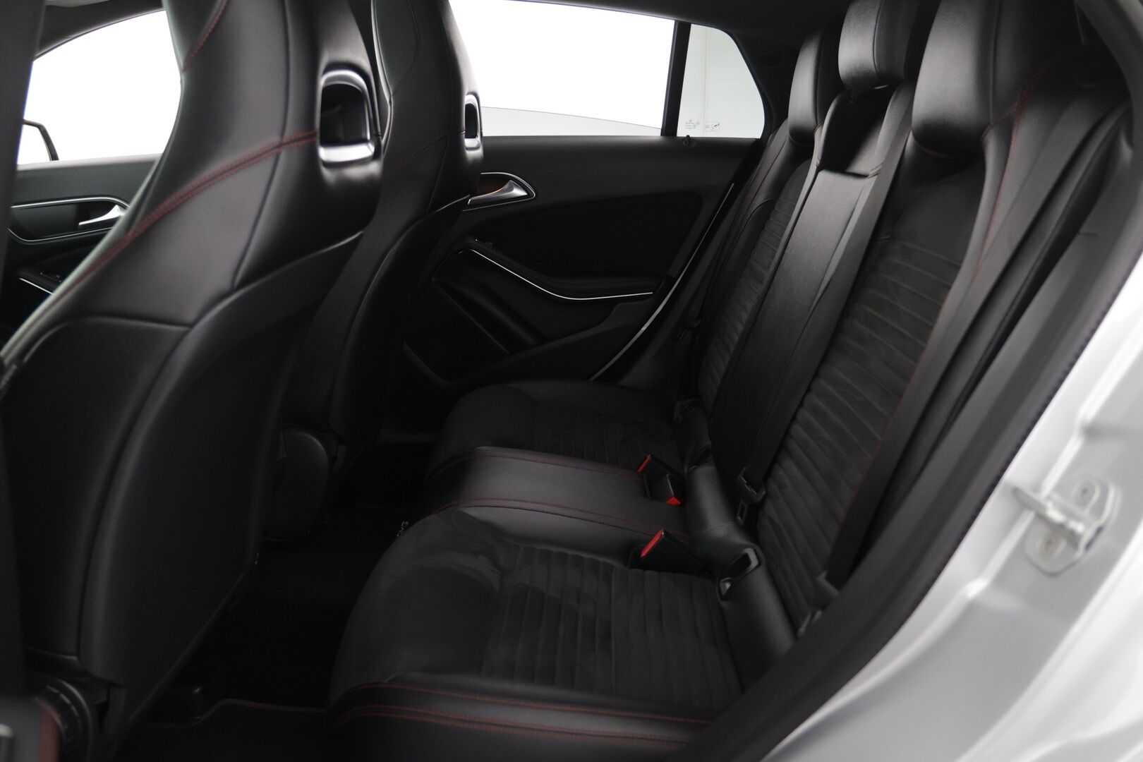 Mercedes-Benz CLA 2016 220 d 4MATIC Shooting Brake AMG - Panoraama / P-Kamera / Navi / Xenon / Nahka-Alcantara / Lohko / Näyttävä / Juuri huollettu ja katsatettu!