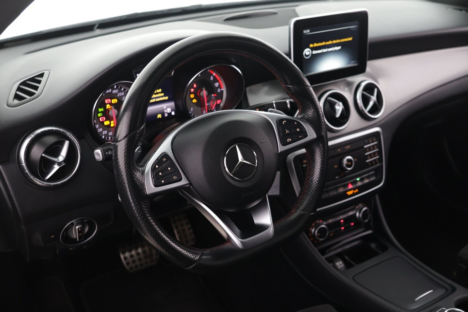 Mercedes-Benz CLA 2016 220 d 4MATIC Shooting Brake AMG - Panoraama / P-Kamera / Navi / Xenon / Nahka-Alcantara / Lohko / Näyttävä / Juuri huollettu ja katsatettu!
