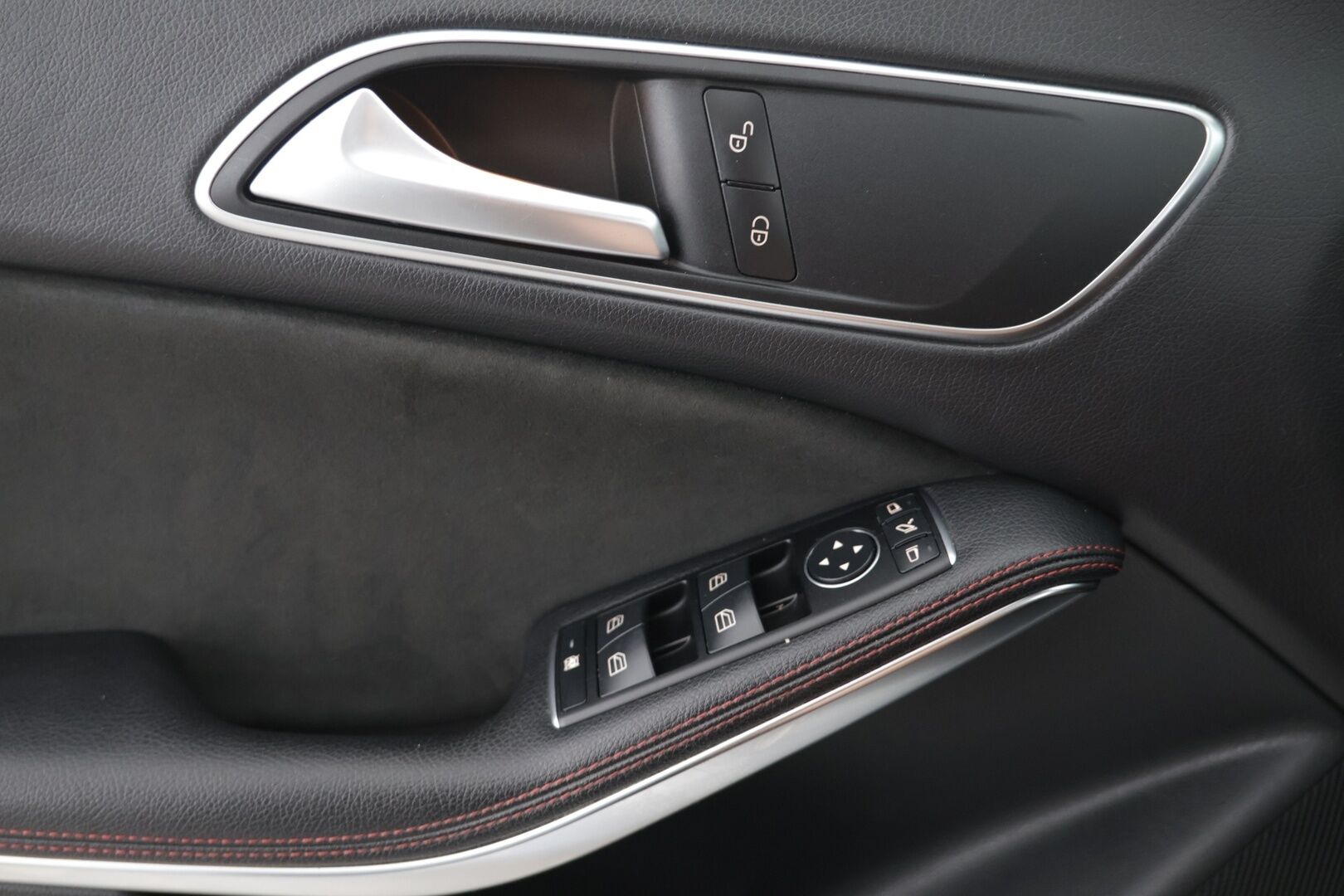 Mercedes-Benz CLA 2016 220 d 4MATIC Shooting Brake AMG - Panoraama / P-Kamera / Navi / Xenon / Nahka-Alcantara / Lohko / Näyttävä / Juuri huollettu ja katsatettu!