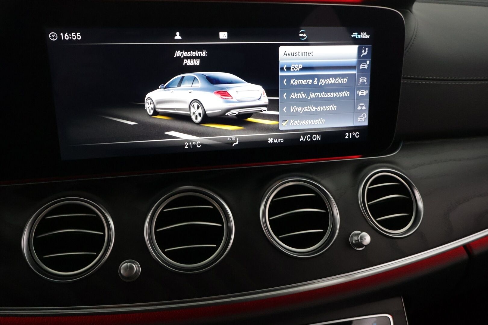 Mercedes-Benz E 2020 300e A Edition One AMG EQ Power ** Juuri tullut! / Widescreen / SoH 92,5%! / Multibeam / Sporttipenkit / P.Kamera ** - Upeassa kunnossa oleva Suomesta uutena myyty E-sarjalainen! Kahdet renkaat alkuperäisillä AMG alumiinivanteilla! Akun kapasiteetti huikeat 92,5%!