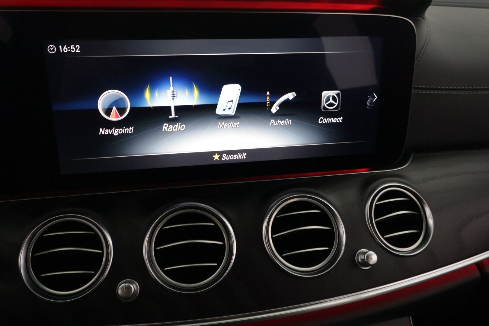 Mercedes-Benz E 2020 300e A Edition One AMG EQ Power ** Juuri tullut! / Widescreen / SoH 92,5%! / Multibeam / Sporttipenkit / P.Kamera ** - Upeassa kunnossa oleva Suomesta uutena myyty E-sarjalainen! Kahdet renkaat alkuperäisillä AMG alumiinivanteilla! Akun kapasiteetti huikeat 92,5%!