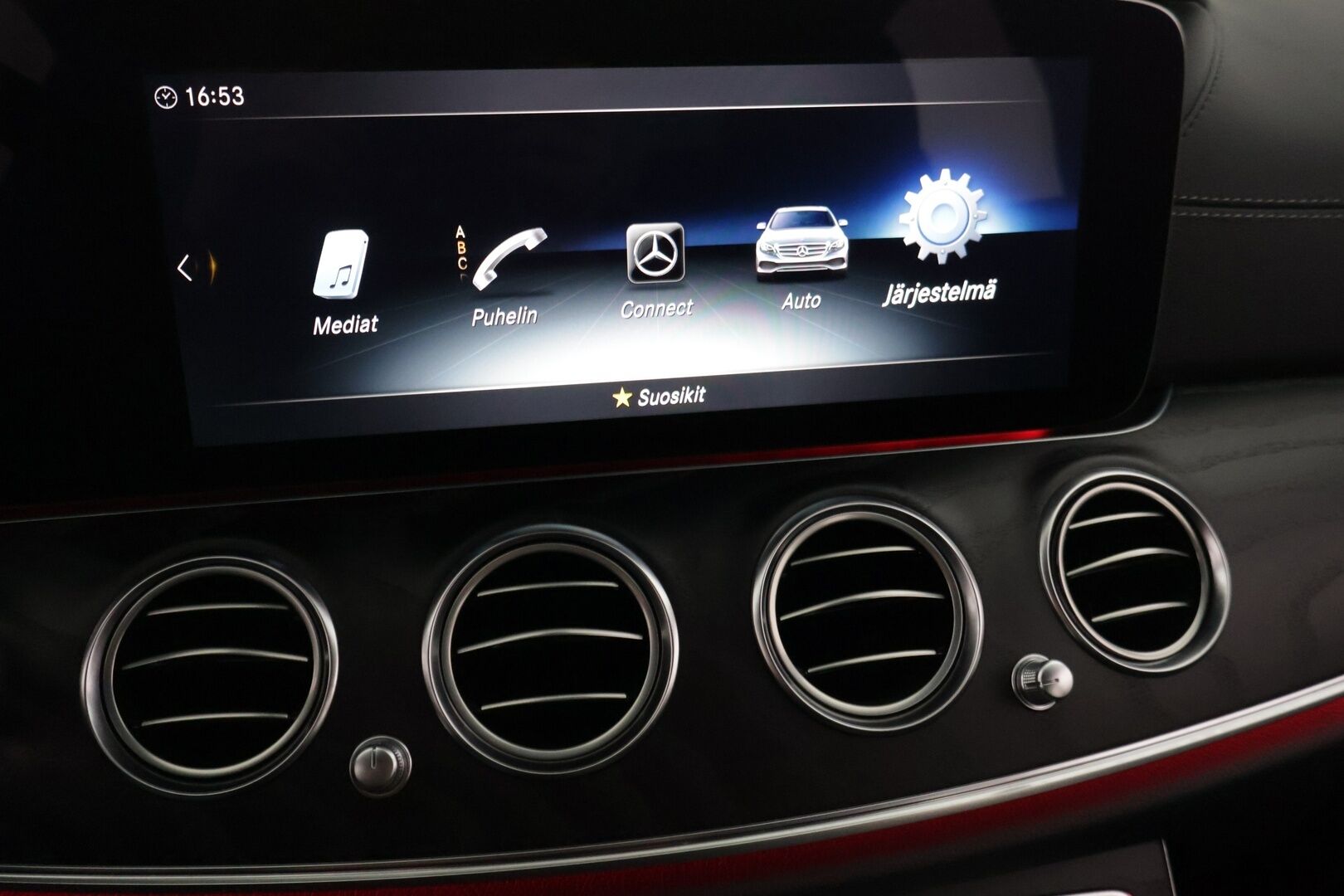 Mercedes-Benz E 2020 300e A Edition One AMG EQ Power ** Juuri tullut! / Widescreen / SoH 92,5%! / Multibeam / Sporttipenkit / P.Kamera ** - Upeassa kunnossa oleva Suomesta uutena myyty E-sarjalainen! Kahdet renkaat alkuperäisillä AMG alumiinivanteilla! Akun kapasiteetti huikeat 92,5%!