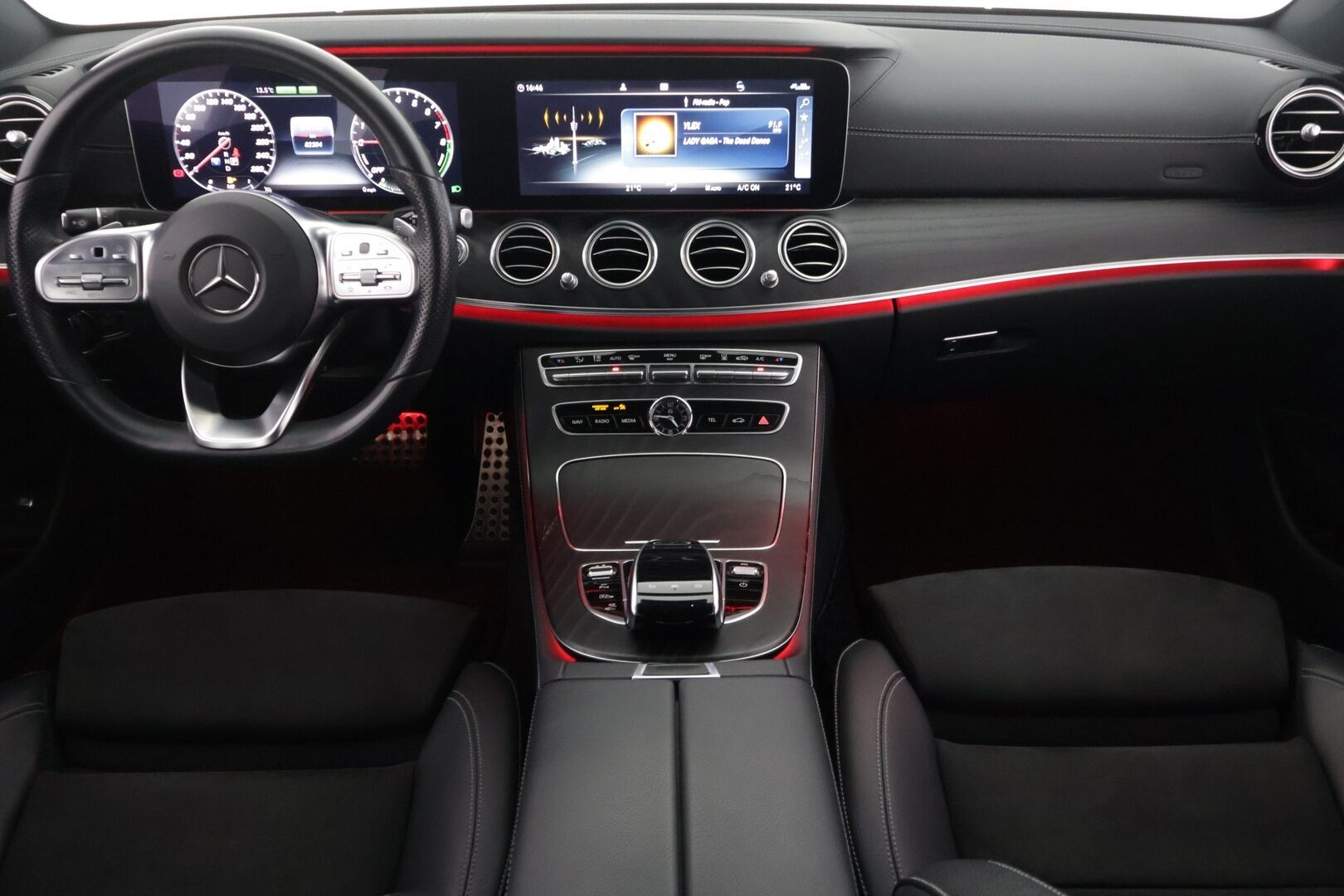 Mercedes-Benz E 2020 300e A Edition One AMG EQ Power ** Juuri tullut! / Widescreen / SoH 92,5%! / Multibeam / Sporttipenkit / P.Kamera ** - Upeassa kunnossa oleva Suomesta uutena myyty E-sarjalainen! Kahdet renkaat alkuperäisillä AMG alumiinivanteilla! Akun kapasiteetti huikeat 92,5%!