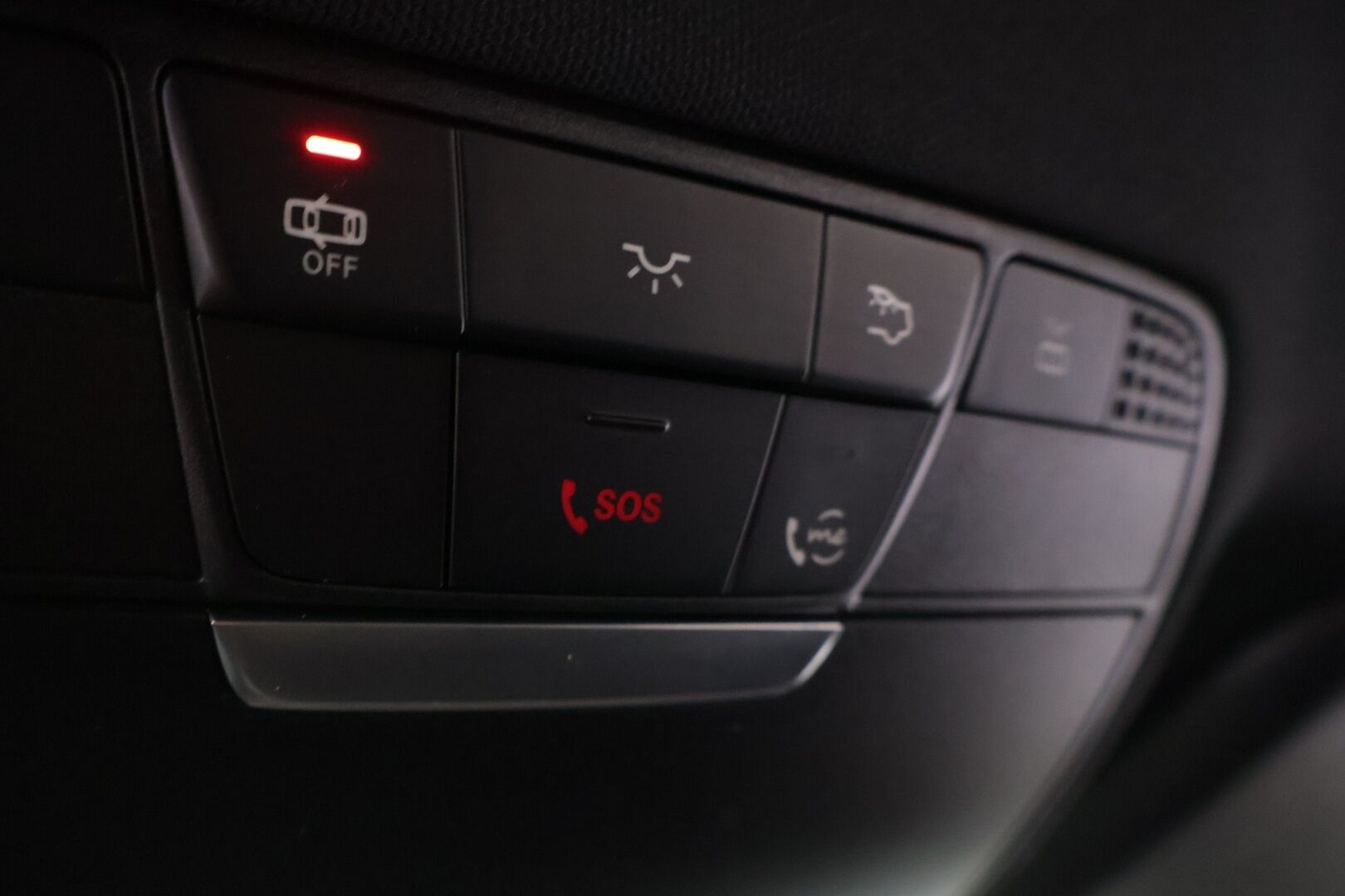 Mercedes-Benz E 2020 300e A Edition One AMG EQ Power ** Juuri tullut! / Widescreen / SoH 92,5%! / Multibeam / Sporttipenkit / P.Kamera ** - Upeassa kunnossa oleva Suomesta uutena myyty E-sarjalainen! Kahdet renkaat alkuperäisillä AMG alumiinivanteilla! Akun kapasiteetti huikeat 92,5%!