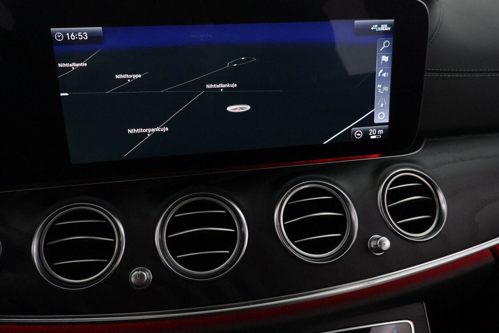 Mercedes-Benz E 2020 300e A Edition One AMG EQ Power ** Juuri tullut! / Widescreen / SoH 92,5%! / Multibeam / Sporttipenkit / P.Kamera ** - Upeassa kunnossa oleva Suomesta uutena myyty E-sarjalainen! Kahdet renkaat alkuperäisillä AMG alumiinivanteilla! Akun kapasiteetti huikeat 92,5%!