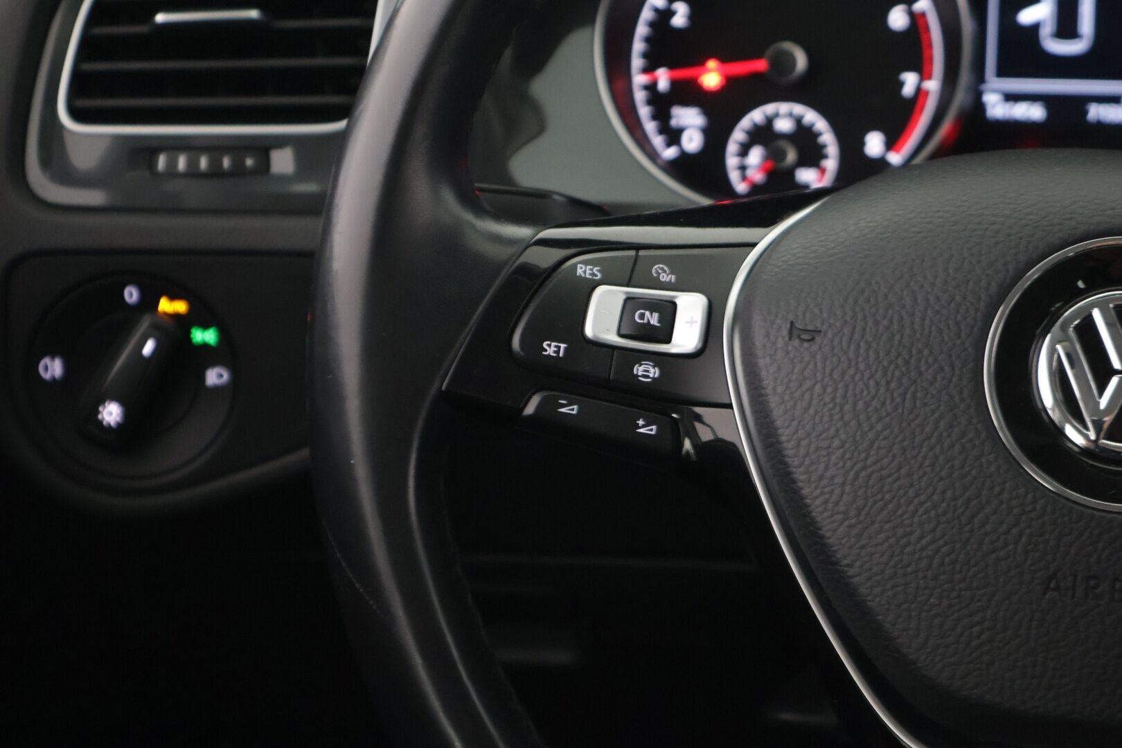 Volkswagen Golf 2019 Trendline 1,0 TSI 63 kW (85 hv) */ Suomi-auto / Webasto / Vakkari / Ilmastointi / 2x renkaat /* - Juuri huollettu / Hihna tehty 05/25 / Hyvät renkaat