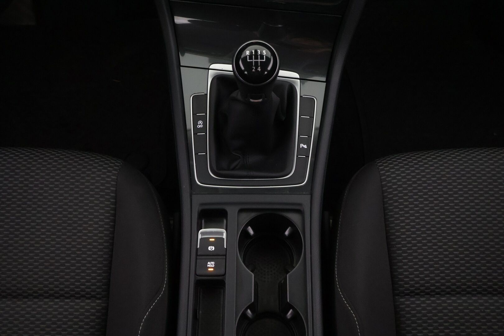 Volkswagen Golf 2019 Trendline 1,0 TSI 63 kW (85 hv) */ Suomi-auto / Webasto / Vakkari / Ilmastointi / 2x renkaat /* - Juuri huollettu / Hihna tehty 05/25 / Hyvät renkaat