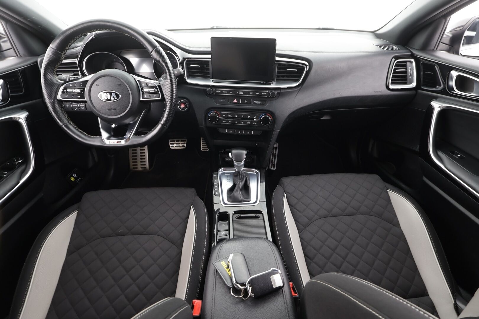 Kia ProCeed 2019 1,4 T-GDI ISG 140hv GT-Line Business Premium SB DCT A/T EcoDynamics * ACC / JBL / Lohko+Sisä / Navi * - P.kamera / Suomi-auto / Kahdet renkaat aluvanteilla