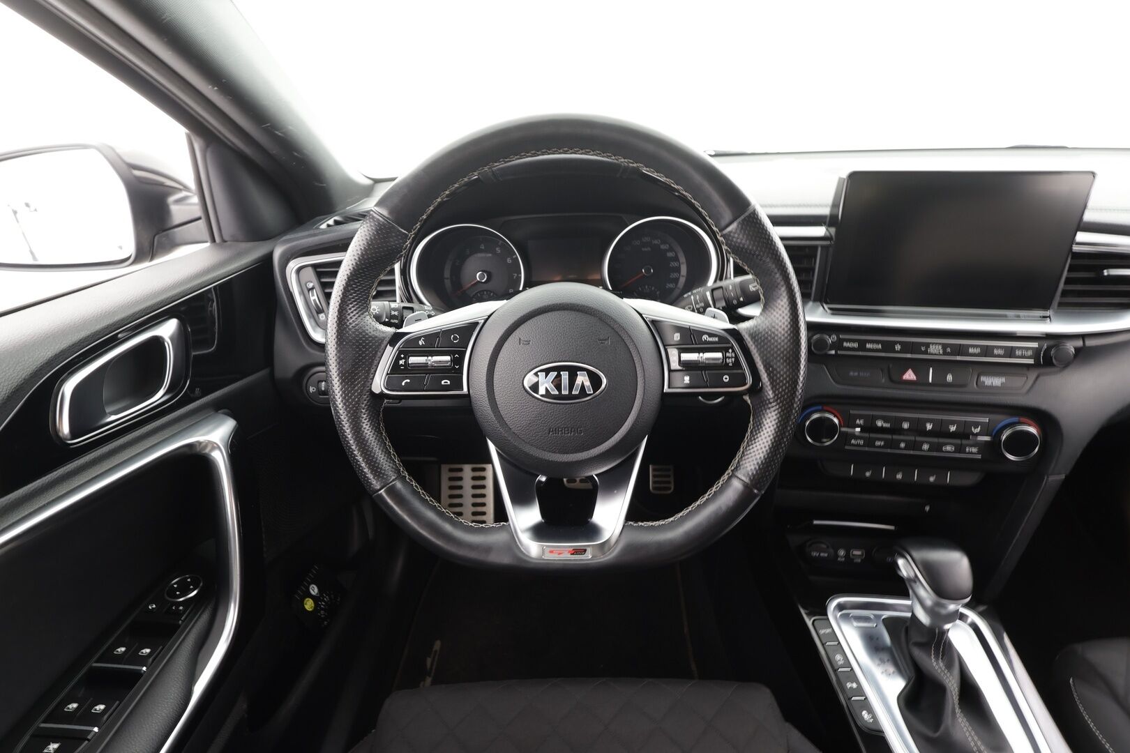 Kia ProCeed 2019 1,4 T-GDI ISG 140hv GT-Line Business Premium SB DCT A/T EcoDynamics * ACC / JBL / Lohko+Sisä / Navi * - P.kamera / Suomi-auto / Kahdet renkaat aluvanteilla