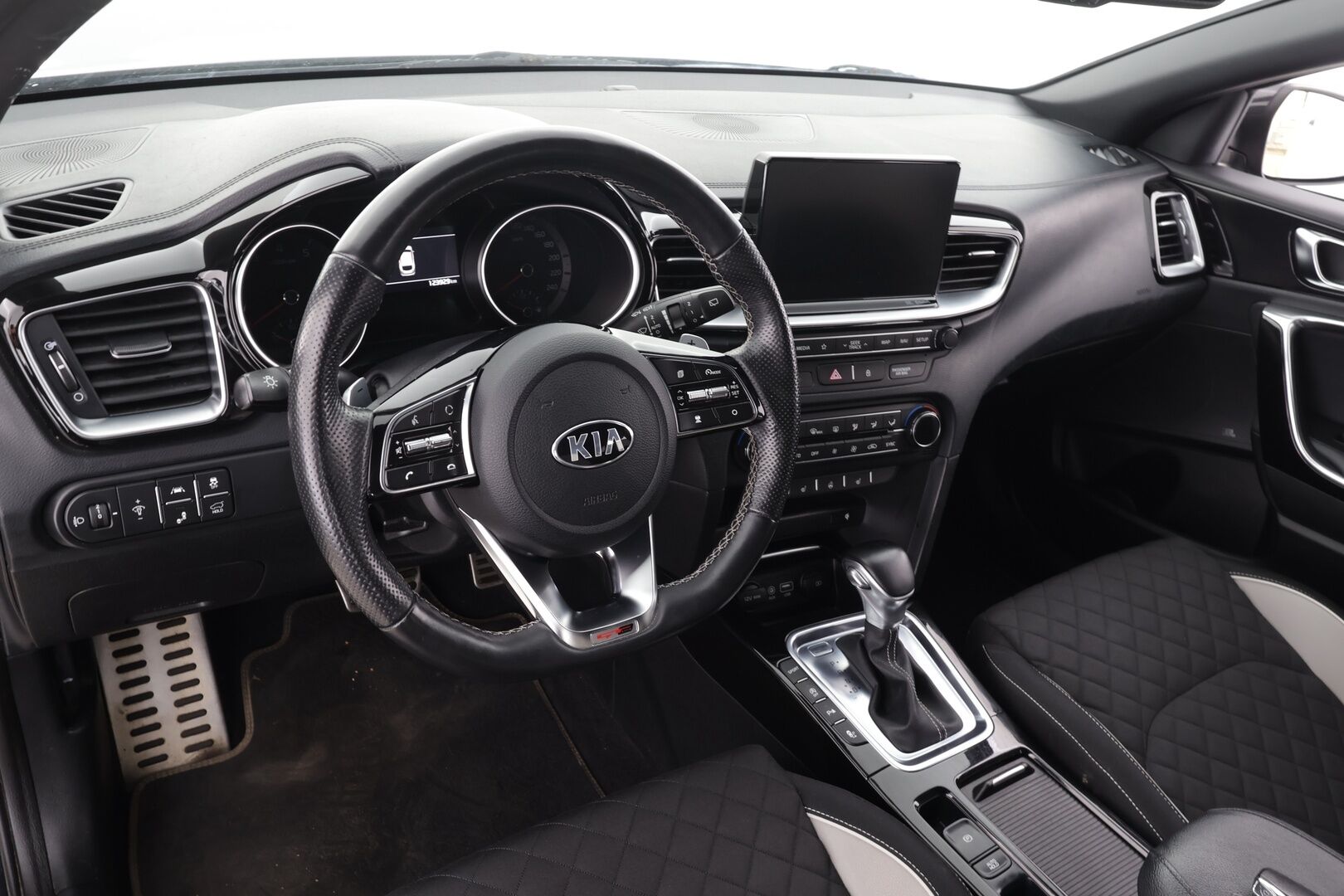 Kia ProCeed 2019 1,4 T-GDI ISG 140hv GT-Line Business Premium SB DCT A/T EcoDynamics * ACC / JBL / Lohko+Sisä / Navi * - P.kamera / Suomi-auto / Kahdet renkaat aluvanteilla