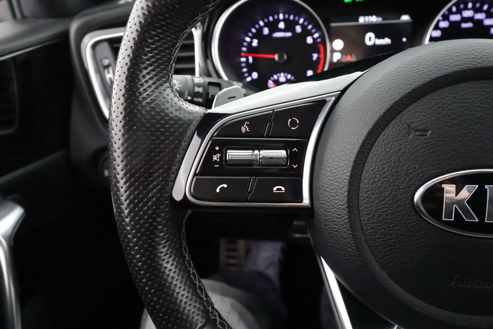 Kia ProCeed 2019 1,4 T-GDI ISG 140hv GT-Line Business Premium SB DCT A/T EcoDynamics * ACC / JBL / Lohko+Sisä / Navi * - P.kamera / Suomi-auto / Kahdet renkaat aluvanteilla