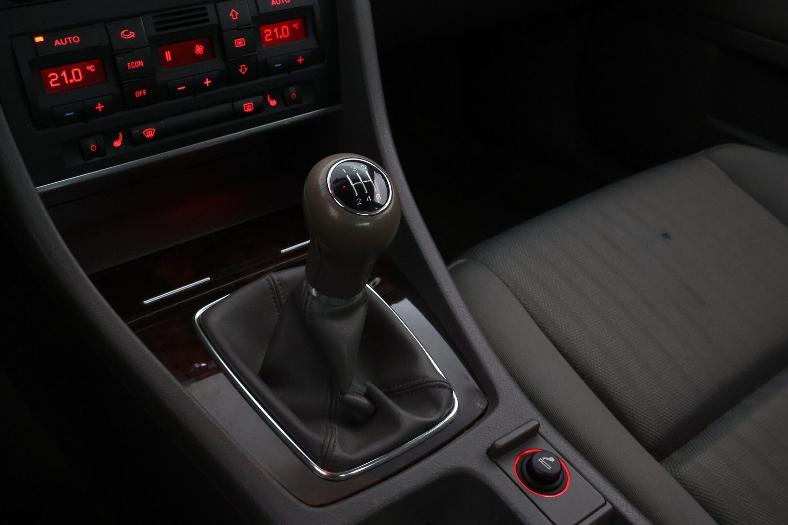 Audi A4 2001 - YritysOutlet - Myydään vain yrityksille - Tämä auto myydään YritysOutlet -valikoimasta vain yritykselle! - Osta nyt, maksa vasta ensi vuonna