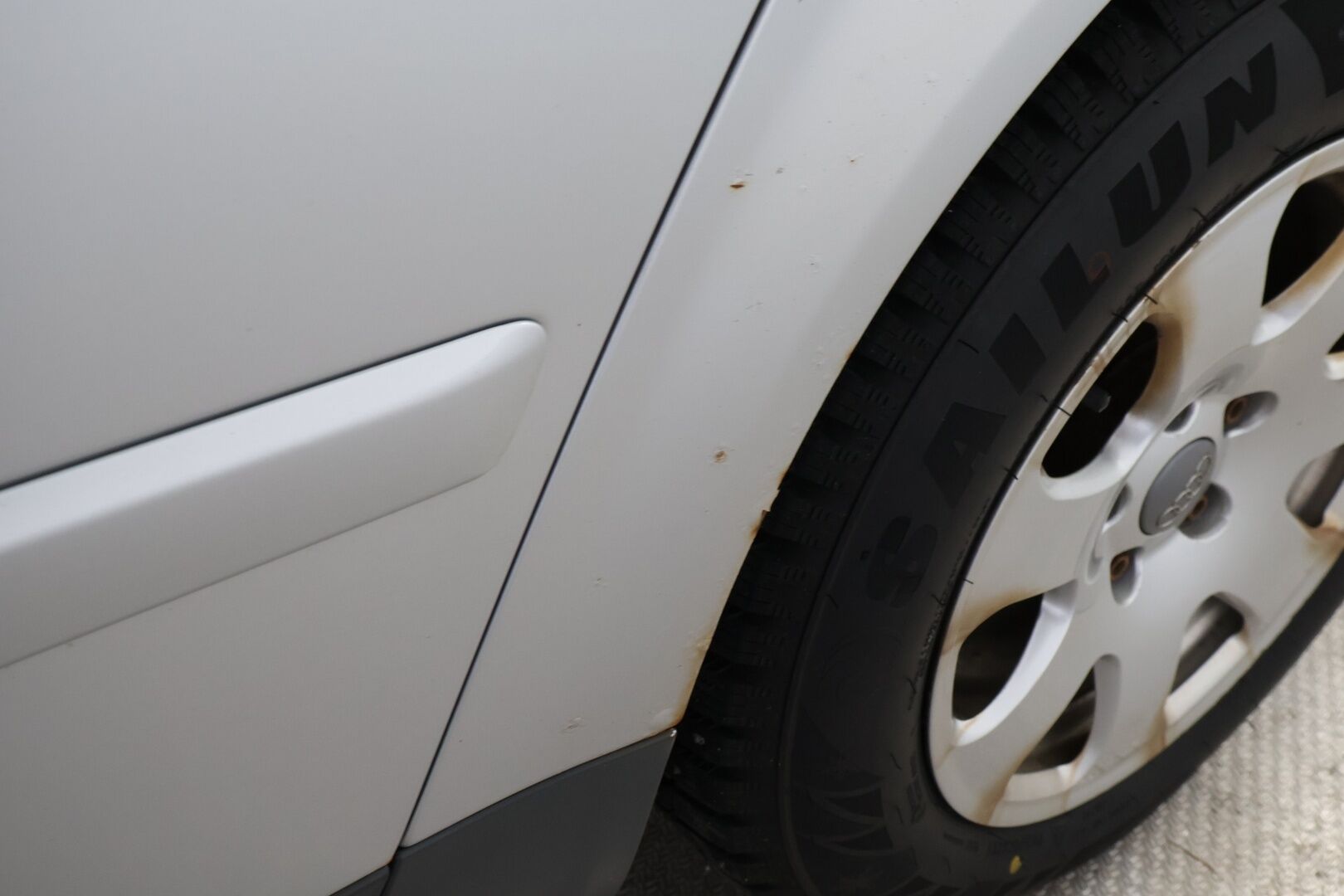 Audi A4 2001 - YritysOutlet - Myydään vain yrityksille - Tämä auto myydään YritysOutlet -valikoimasta vain yritykselle! - Osta nyt, maksa vasta ensi vuonna