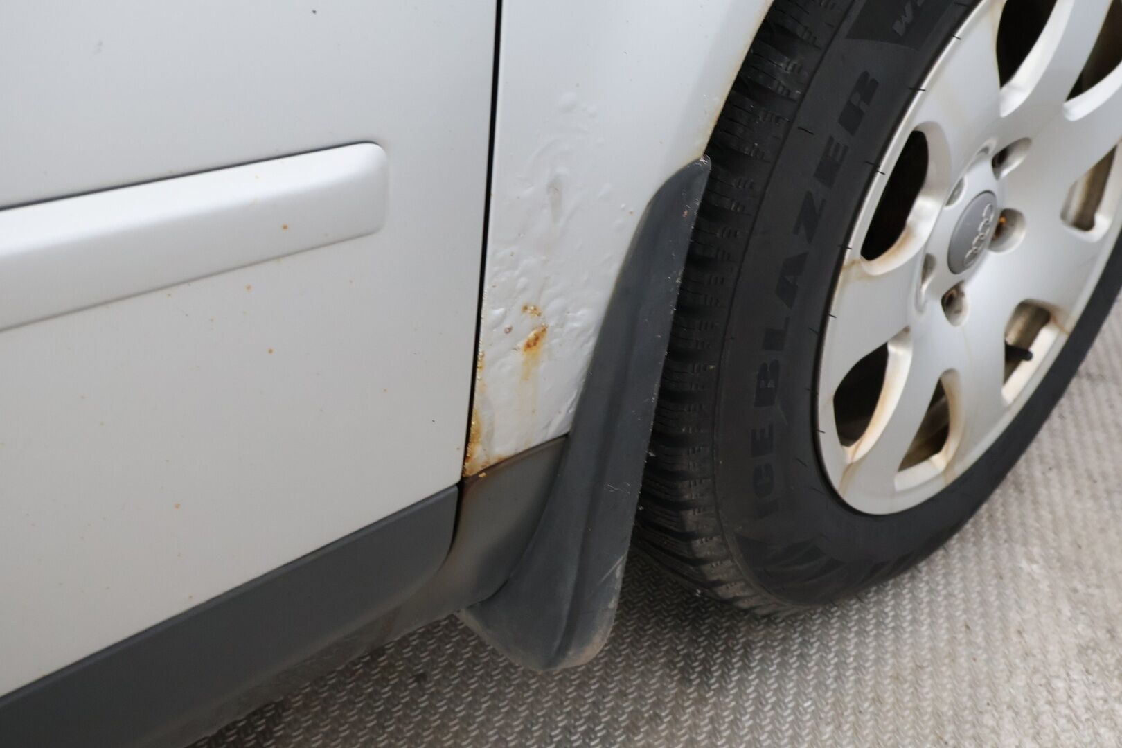 Audi A4 2001 - YritysOutlet - Myydään vain yrityksille - Tämä auto myydään YritysOutlet -valikoimasta vain yritykselle! - Osta nyt, maksa vasta ensi vuonna