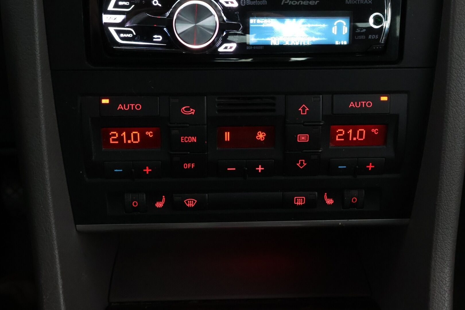 Audi A4 2001 - YritysOutlet - Myydään vain yrityksille - Tämä auto myydään YritysOutlet -valikoimasta vain yritykselle! - Osta nyt, maksa vasta ensi vuonna