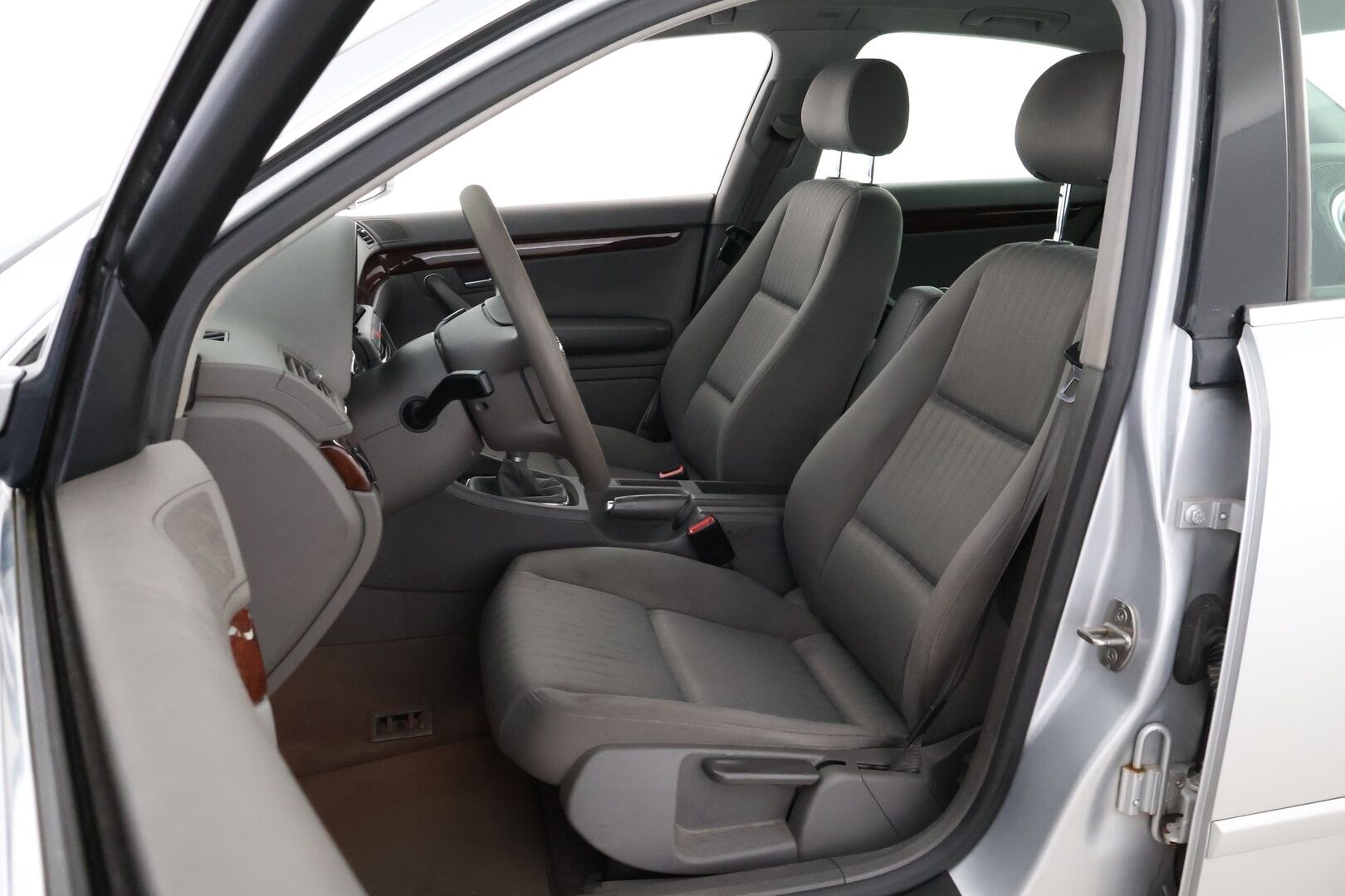 Audi A4 2001 - YritysOutlet - Myydään vain yrityksille - Tämä auto myydään YritysOutlet -valikoimasta vain yritykselle! - Osta nyt, maksa vasta ensi vuonna