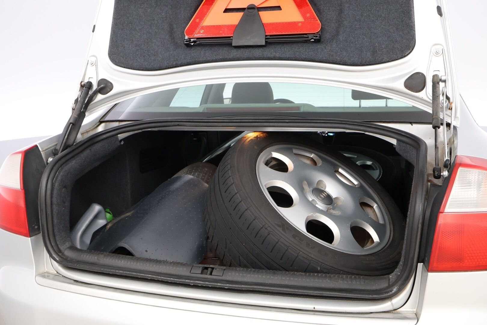 Audi A4 2001 - YritysOutlet - Myydään vain yrityksille - Tämä auto myydään YritysOutlet -valikoimasta vain yritykselle! - Osta nyt, maksa vasta ensi vuonna