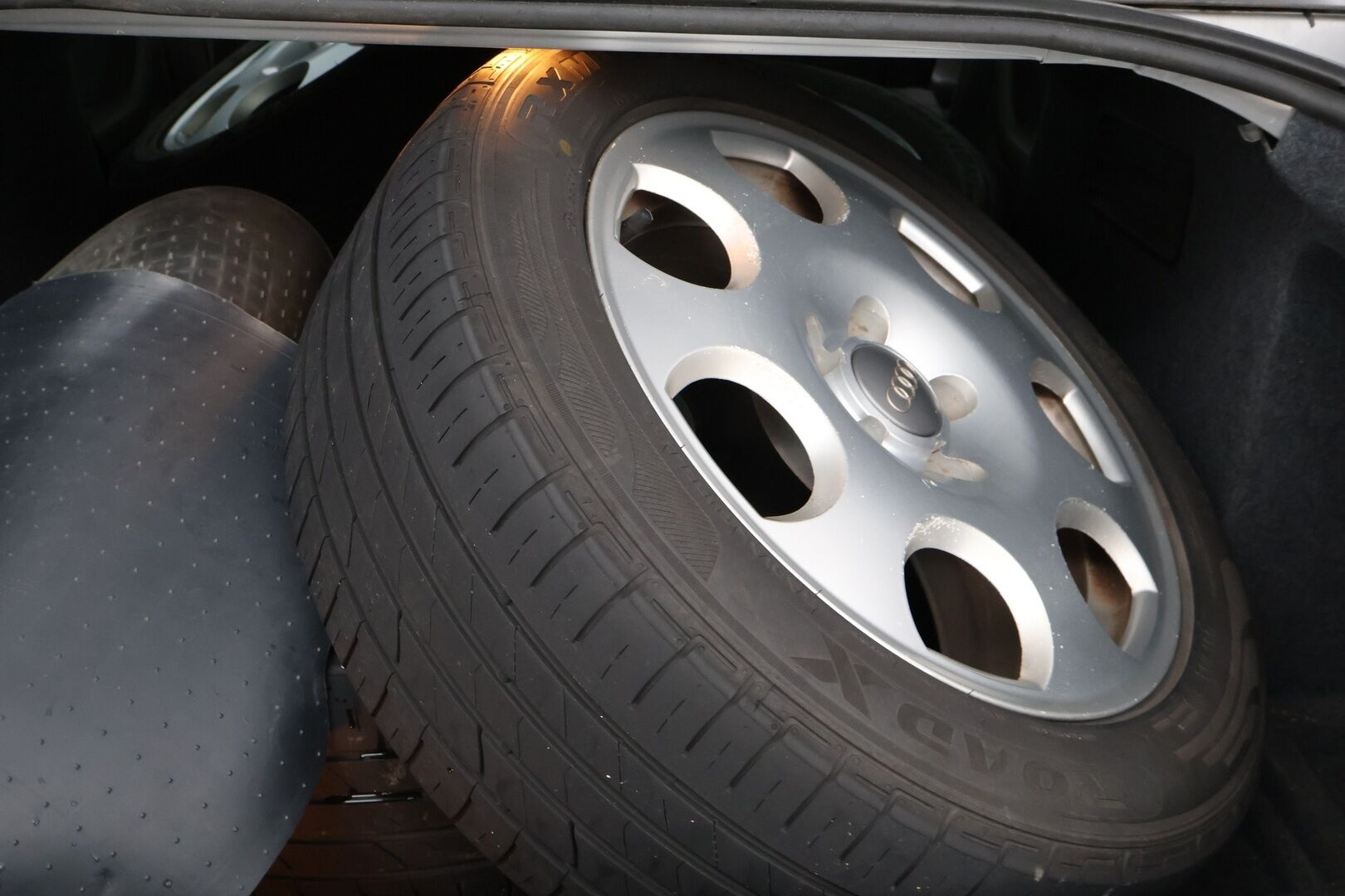 Audi A4 2001 - YritysOutlet - Myydään vain yrityksille - Tämä auto myydään YritysOutlet -valikoimasta vain yritykselle! - Osta nyt, maksa vasta ensi vuonna