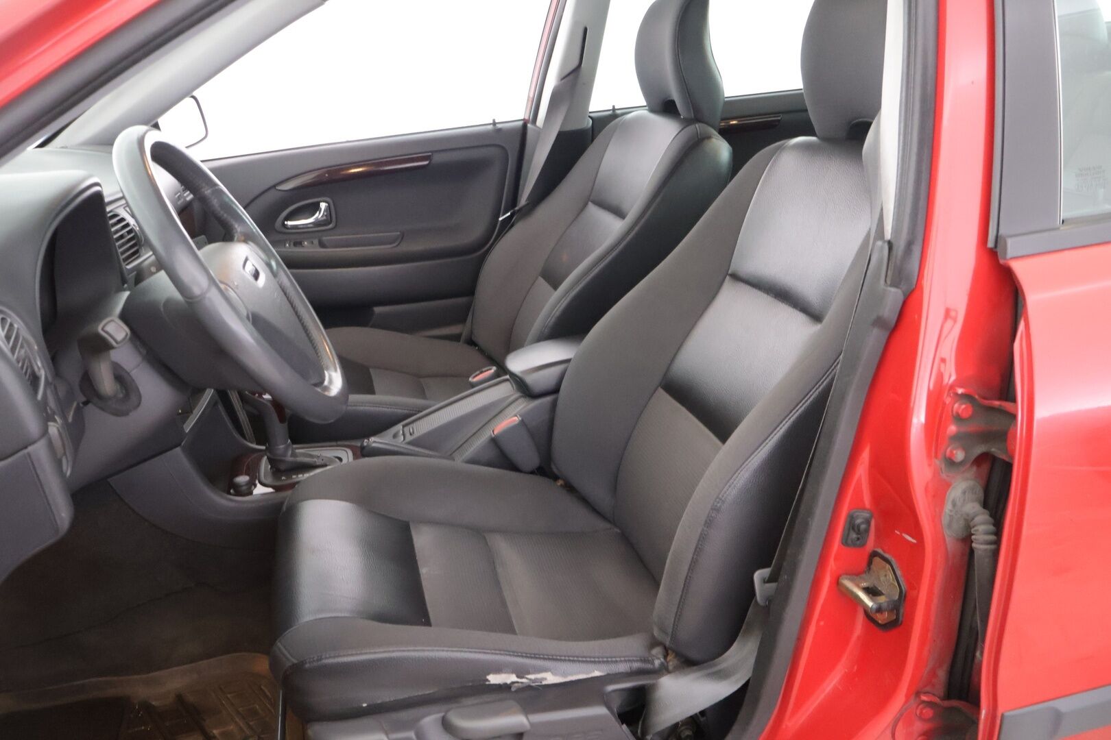 Volvo S40 2002 SEDAN 2.0 TURBO AUTOMATIC - *MYYDÄÄN HUUTOKAUPAT.COMISSA*