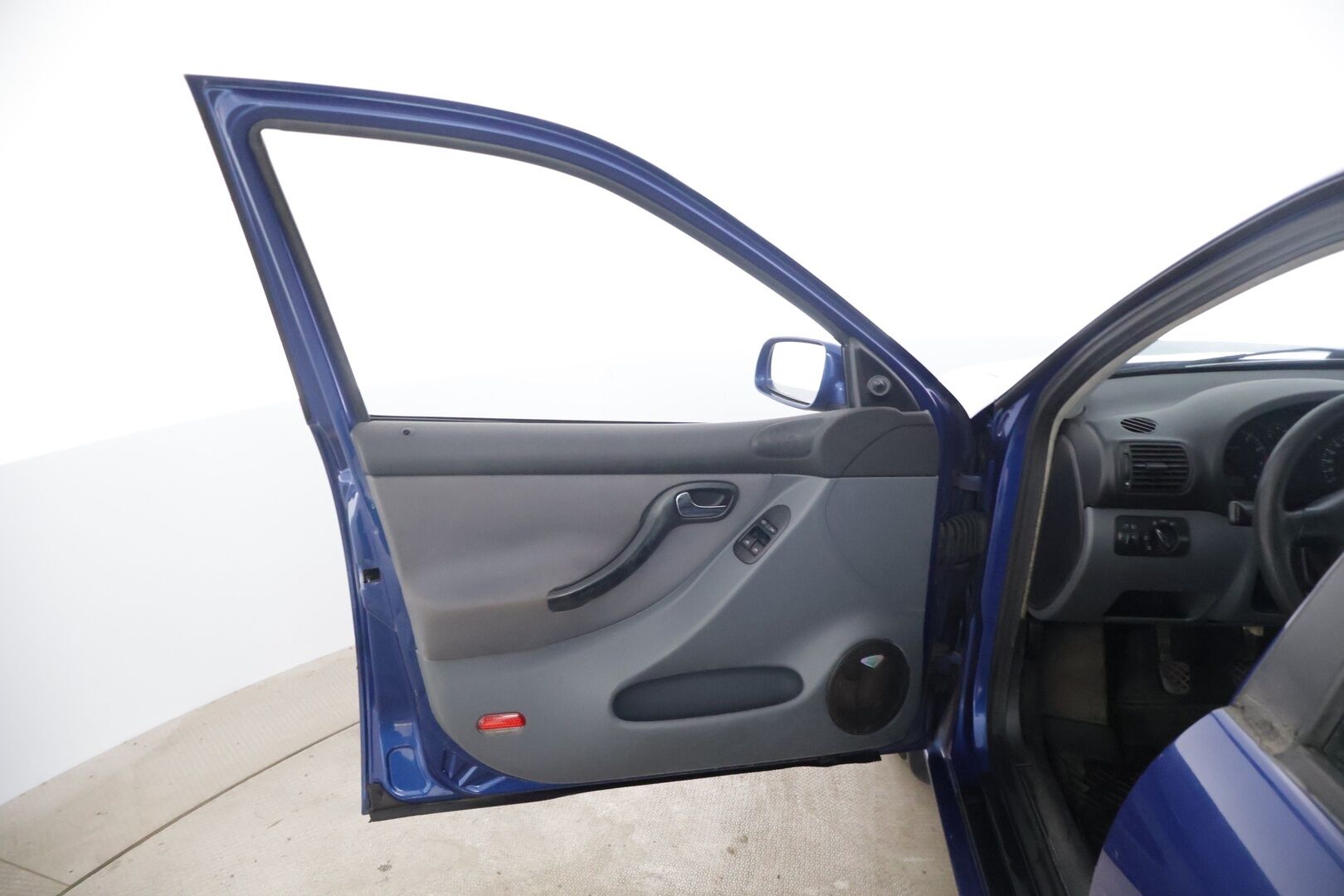 Seat Leon 2001 4D LEON HATCHBACK 1.6 - Katsastettu / Huollettu - HULLUT AVAJAISHULINAT KORKOTARJOUS 3,29 %