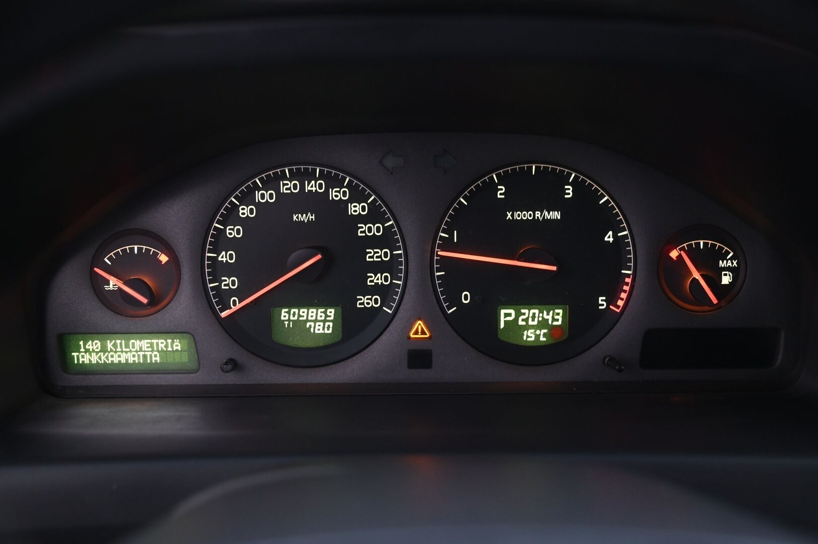 Volvo V70 2002 5D V70 STW 2.4D AUTOMATIC *YritysOutlet - Myydään vain yrityksille*  Pa-lämmitin / Koukku / Vakkari / Puolinahkapenkit* - *YritysOutlet - Myydään vain yrityksille*