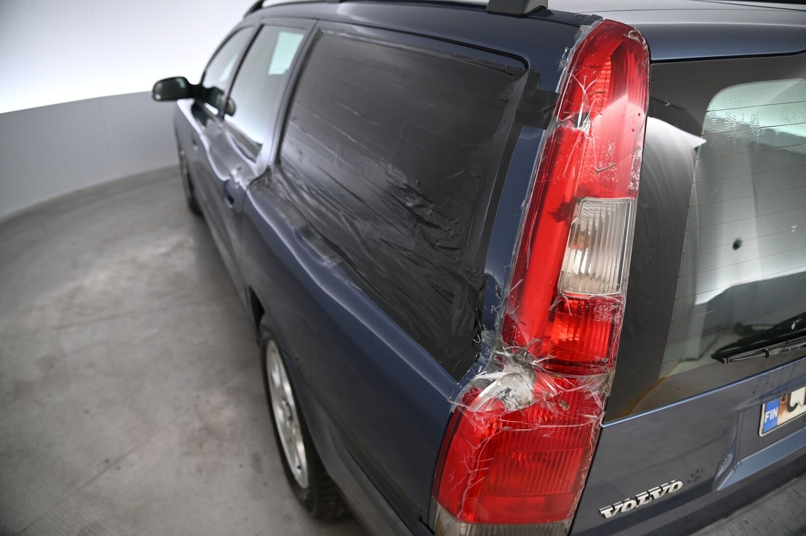 Volvo V70 2002 5D V70 STW 2.4D AUTOMATIC *YritysOutlet - Myydään vain yrityksille*  Pa-lämmitin / Koukku / Vakkari / Puolinahkapenkit* - *YritysOutlet - Myydään vain yrityksille*
