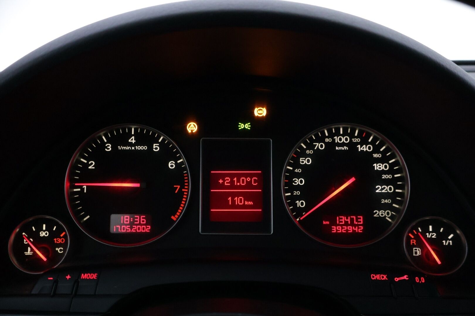 Audi A4 2003 1.8  Sedan- Myydään Huutokaupat.com - | Suomi-auto | Leimaa jälellä! | 2x renkaat ja vanteet |  Katso video huutoilmoituksesta!