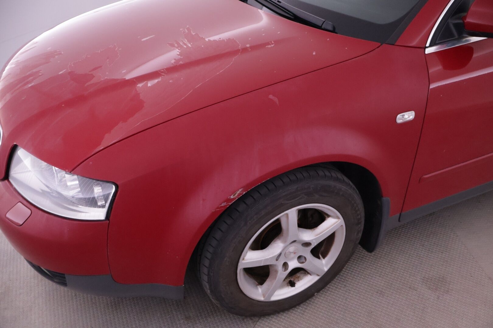 Audi A4 2003 1.8  Sedan- Myydään Huutokaupat.com - | Suomi-auto | Leimaa jälellä! | 2x renkaat ja vanteet |  Katso video huutoilmoituksesta!