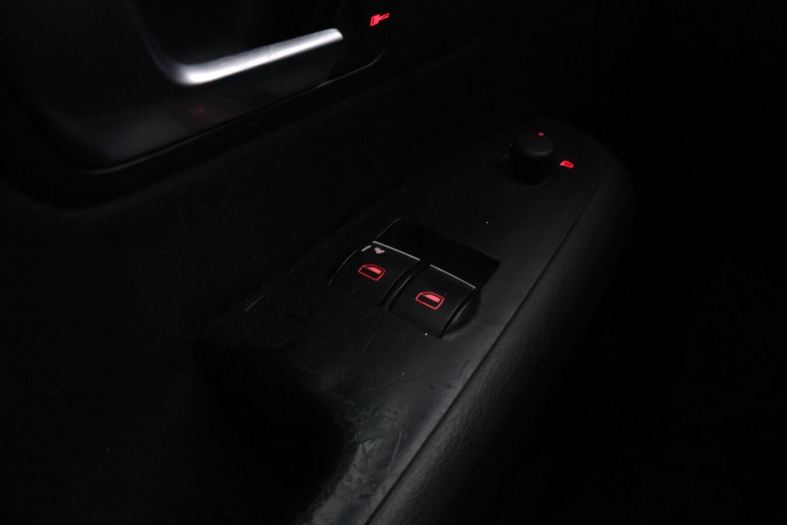 Audi A4 2003 1.8  Sedan- Myydään Huutokaupat.com - | Suomi-auto | Leimaa jälellä! | 2x renkaat ja vanteet |  Katso video huutoilmoituksesta!