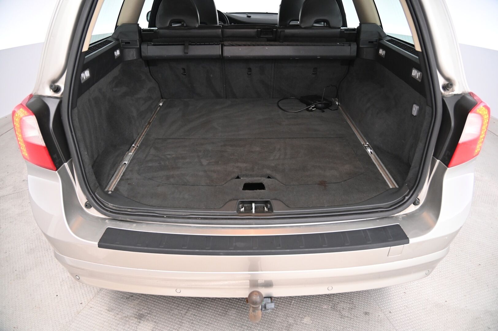 Volvo V70 2007 2.5T *Myydään Huutokaupat.com*