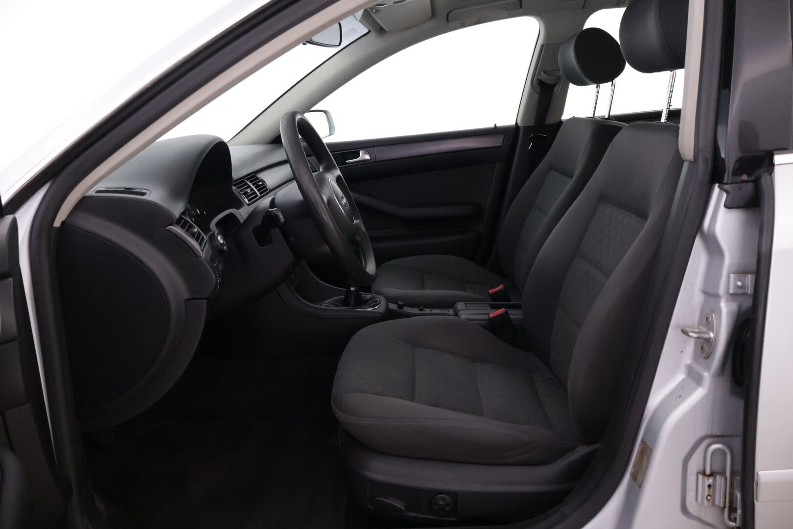 Audi A6 2004 1.9 TDI 96 kW - YritysOutlet - Myydään vain yrityksille - Webasto / Kahdet renkaat! 