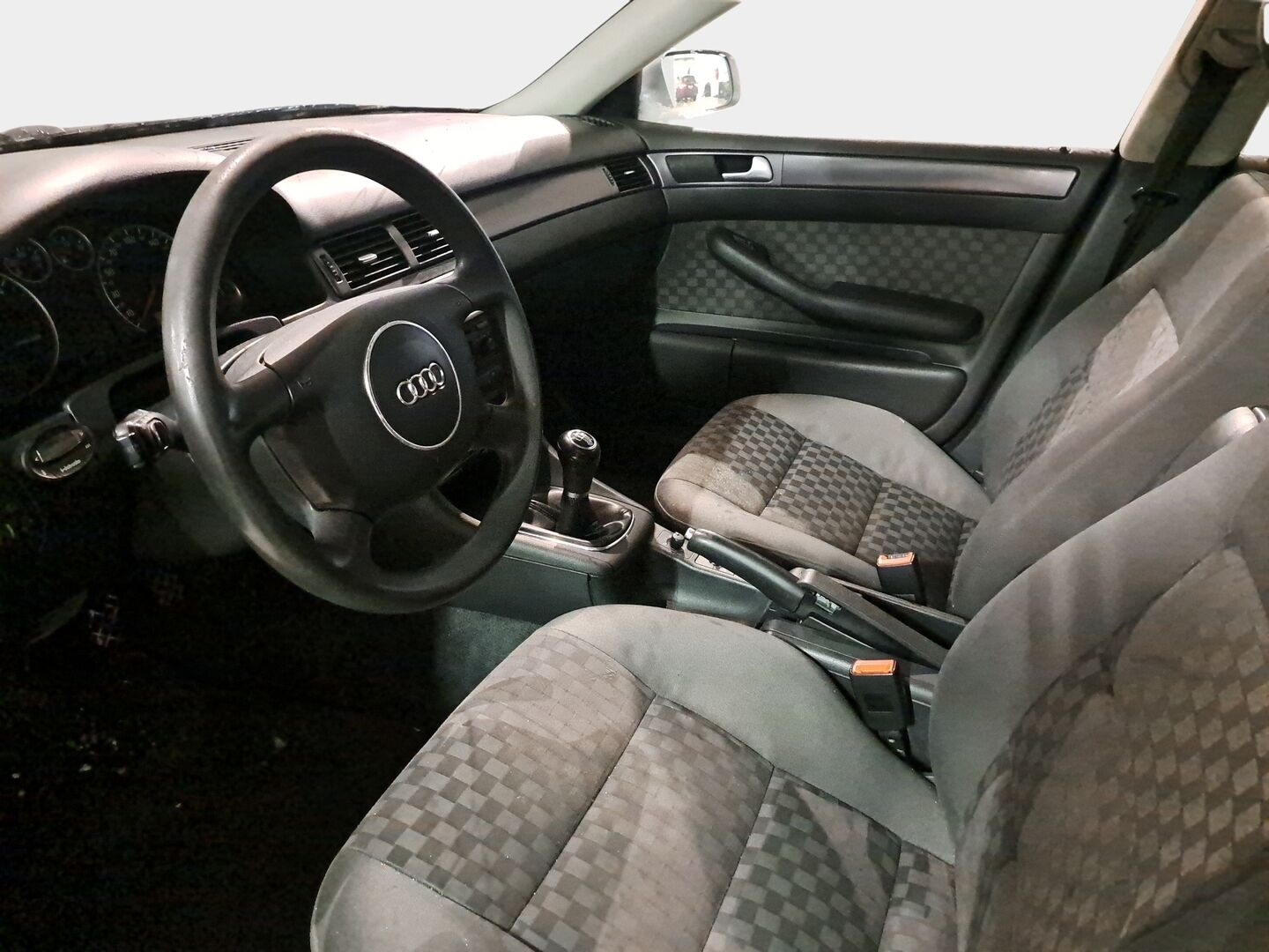 Audi A6 2004 1.9 TDI 96 kW - YritysOutlet - Myydään vain yrityksille - Webasto / Kahdet renkaat! 