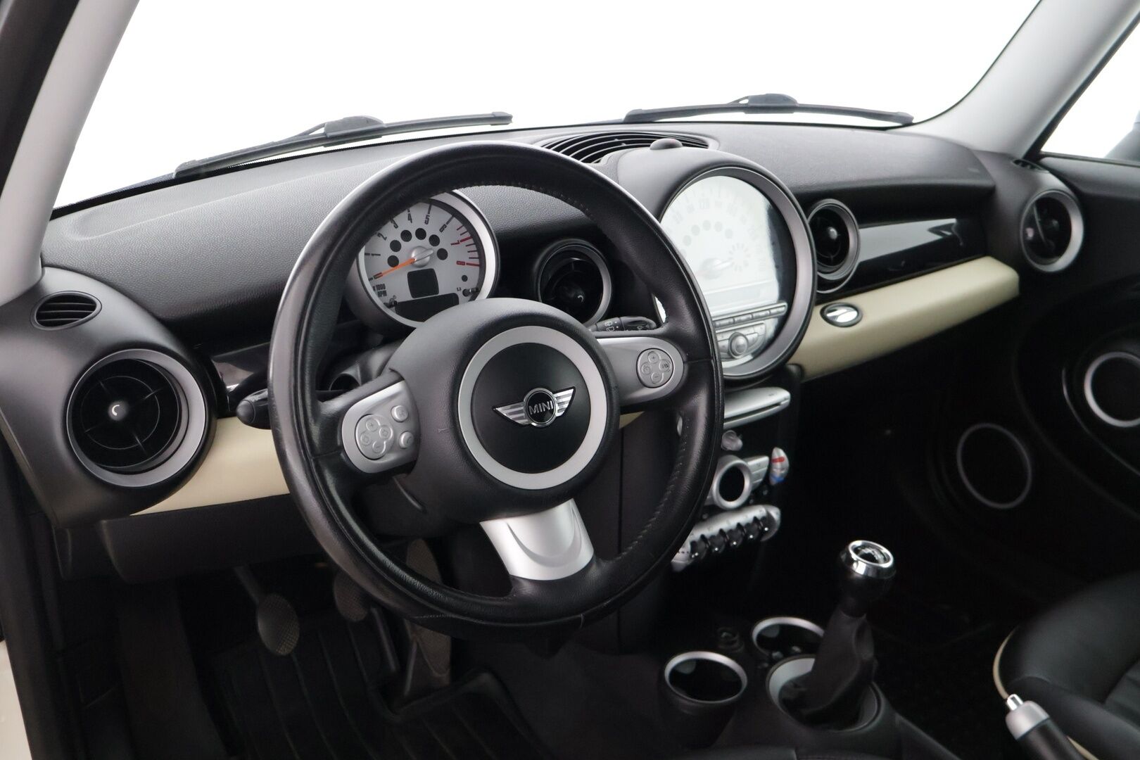 MINI Cooper 2010 R55 Clubman * YritysOutlet - Myydään vain yrityksille / Lohko+sisä / Vakkari / Ilmastointi * * - *Tämä auto myydään YritysOutlet -valikoimasta vain yritykselle / Ketju vaihdettu juuri! *