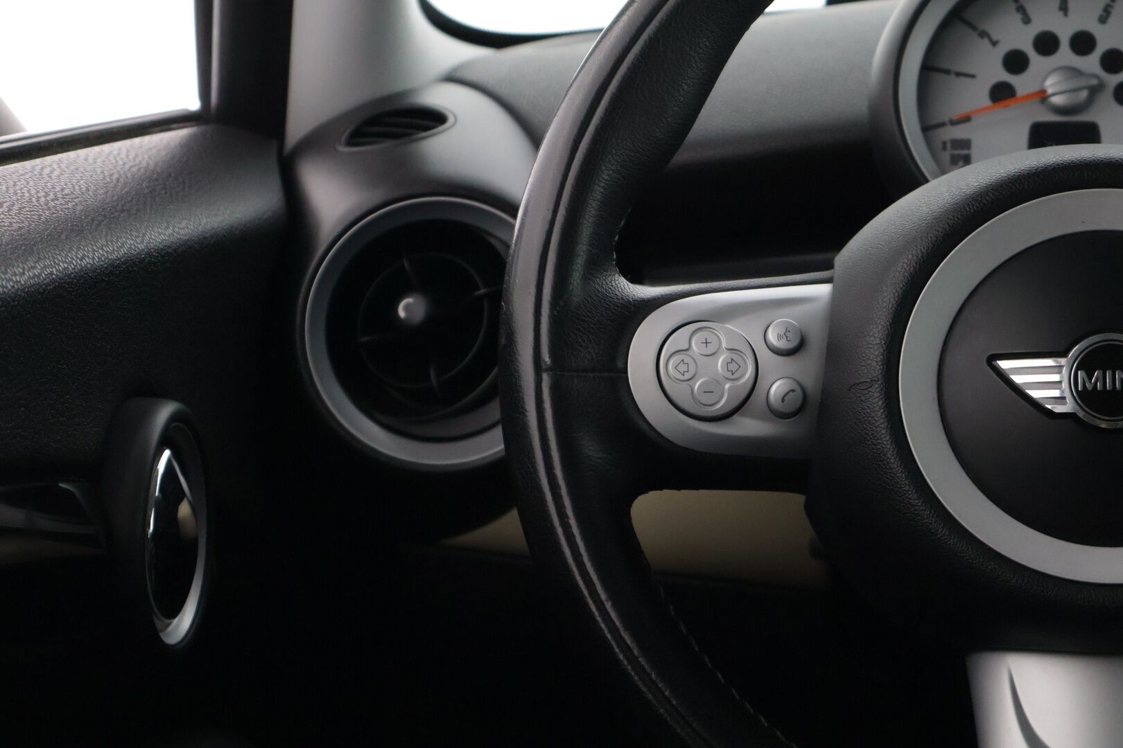 MINI Cooper 2010 R55 Clubman * YritysOutlet - Myydään vain yrityksille / Lohko+sisä / Vakkari / Ilmastointi * * - *Tämä auto myydään YritysOutlet -valikoimasta vain yritykselle / Ketju vaihdettu juuri! *