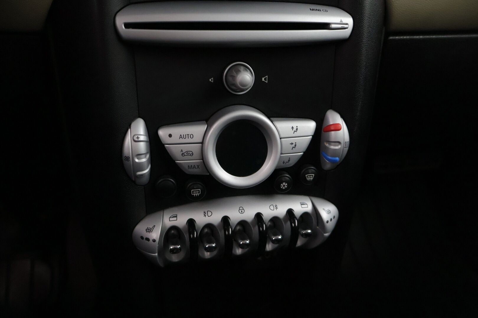 MINI Cooper 2010 R55 Clubman * YritysOutlet - Myydään vain yrityksille / Lohko+sisä / Vakkari / Ilmastointi * * - *Tämä auto myydään YritysOutlet -valikoimasta vain yritykselle / Ketju vaihdettu juuri! *