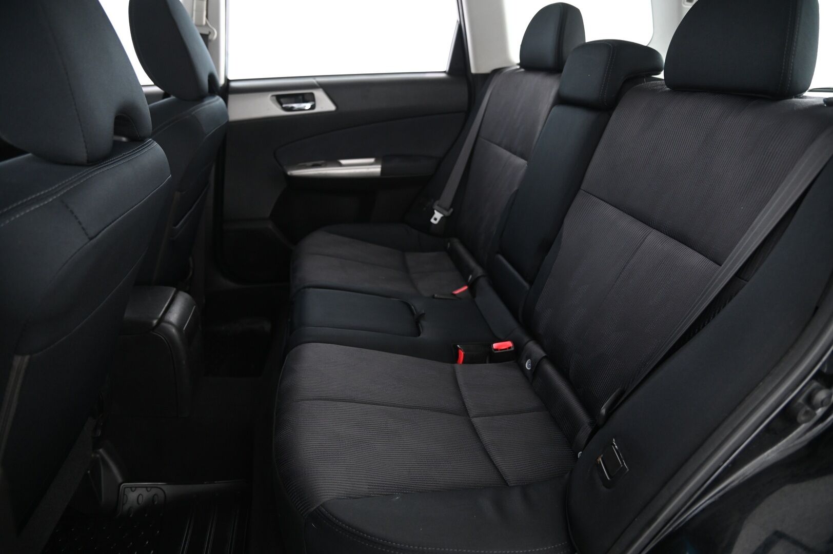 Subaru Forester 2008 2,0 X 4R *Lohko / Koukku / Suomi-auto / 2x Alut* - *Kahdet renkaat ja vanteet*