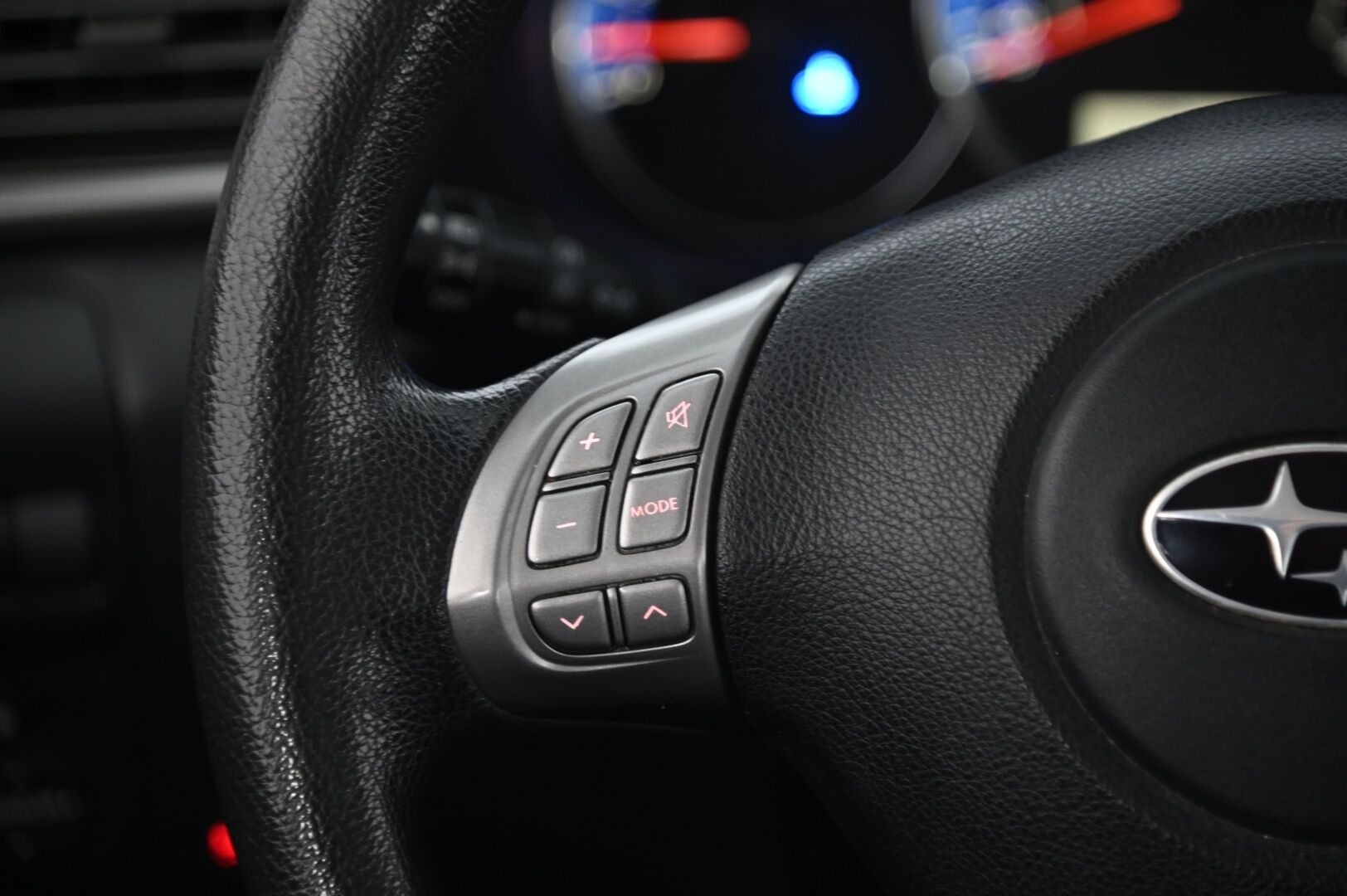 Subaru Forester 2008 2,0 X 4R *Lohko / Koukku / Suomi-auto / 2x Alut* - *Kahdet renkaat ja vanteet*