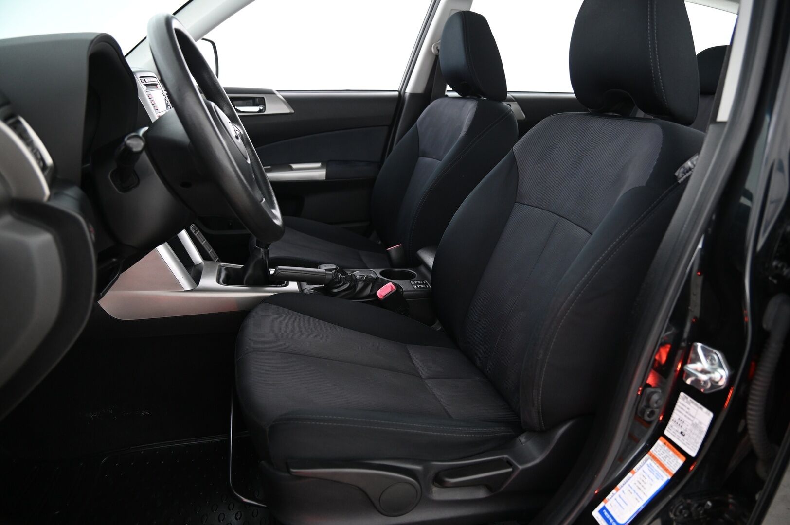 Subaru Forester 2008 2,0 X 4R *Lohko / Koukku / Suomi-auto / 2x Alut* - *Kahdet renkaat ja vanteet*