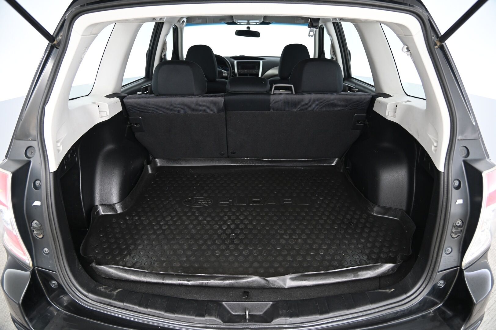 Subaru Forester 2008 2,0 X 4R *Lohko / Koukku / Suomi-auto / 2x Alut* - *Kahdet renkaat ja vanteet*