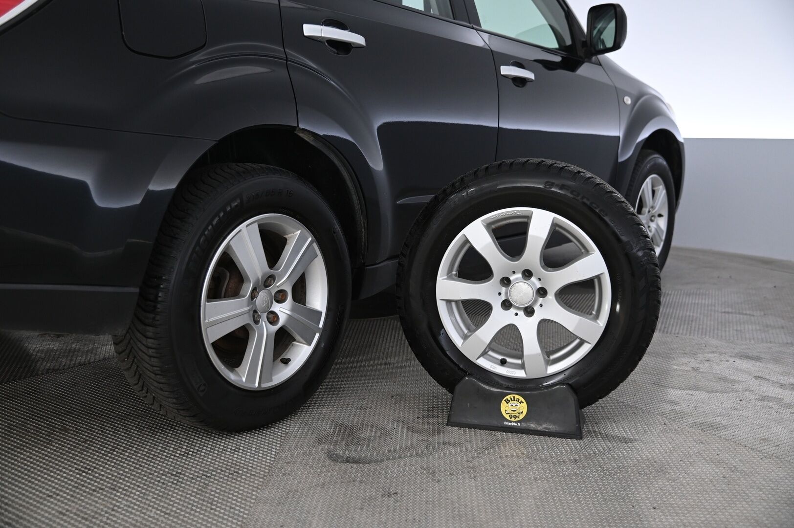 Subaru Forester 2008 2,0 X 4R *Lohko / Koukku / Suomi-auto / 2x Alut* - *Kahdet renkaat ja vanteet*