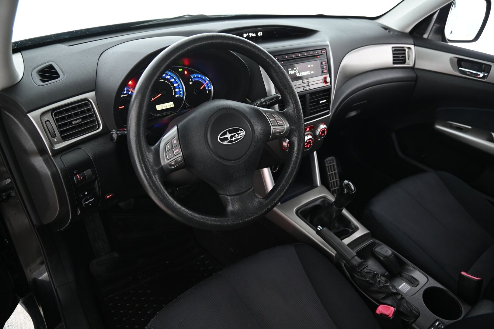 Subaru Forester 2008 2,0 X 4R *Lohko / Koukku / Suomi-auto / 2x Alut* - *Kahdet renkaat ja vanteet*