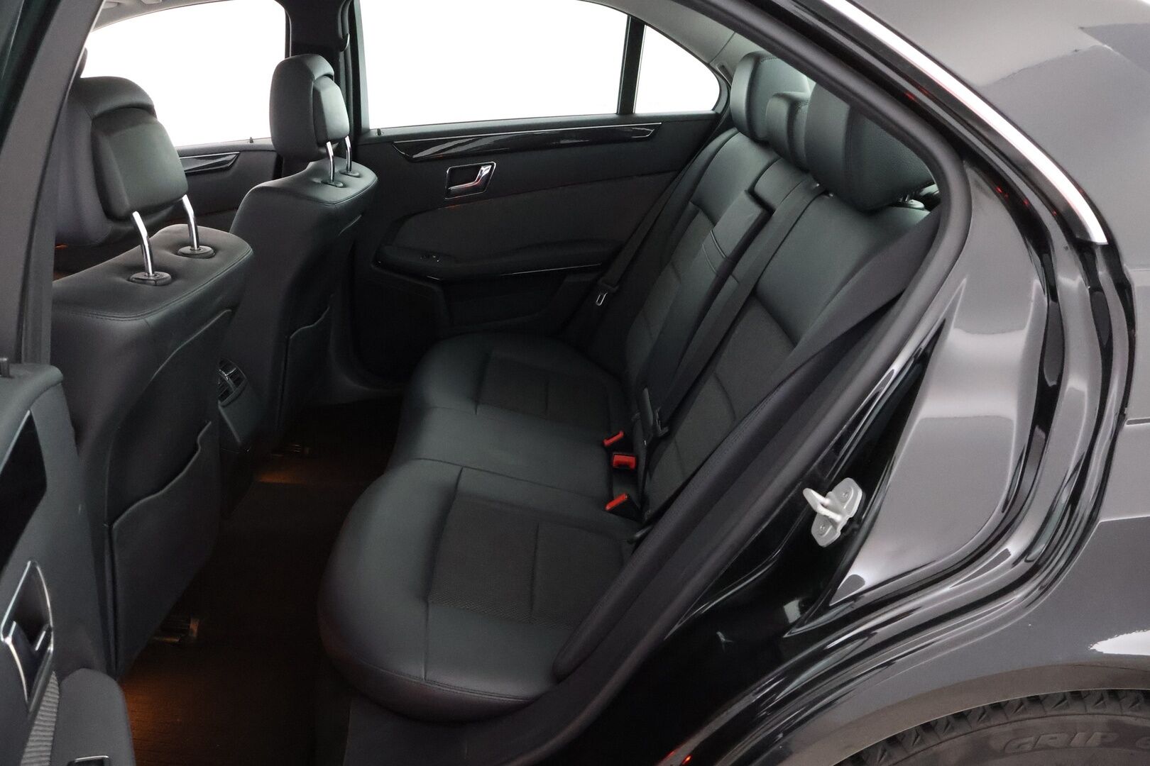 Mercedes-Benz E 2009 250 CDI BE A Business * Suomiauto / Panorama / Vetokoukku / Puolinahkasisusta / Xenon / Sähköpenkit / Lohko & Sisäpistoke - Vakkari / Juuri tullut Tampereelle / 2x Renkaat! - HULLU BLACKWEEK KORKOTARJOUS 2,49%