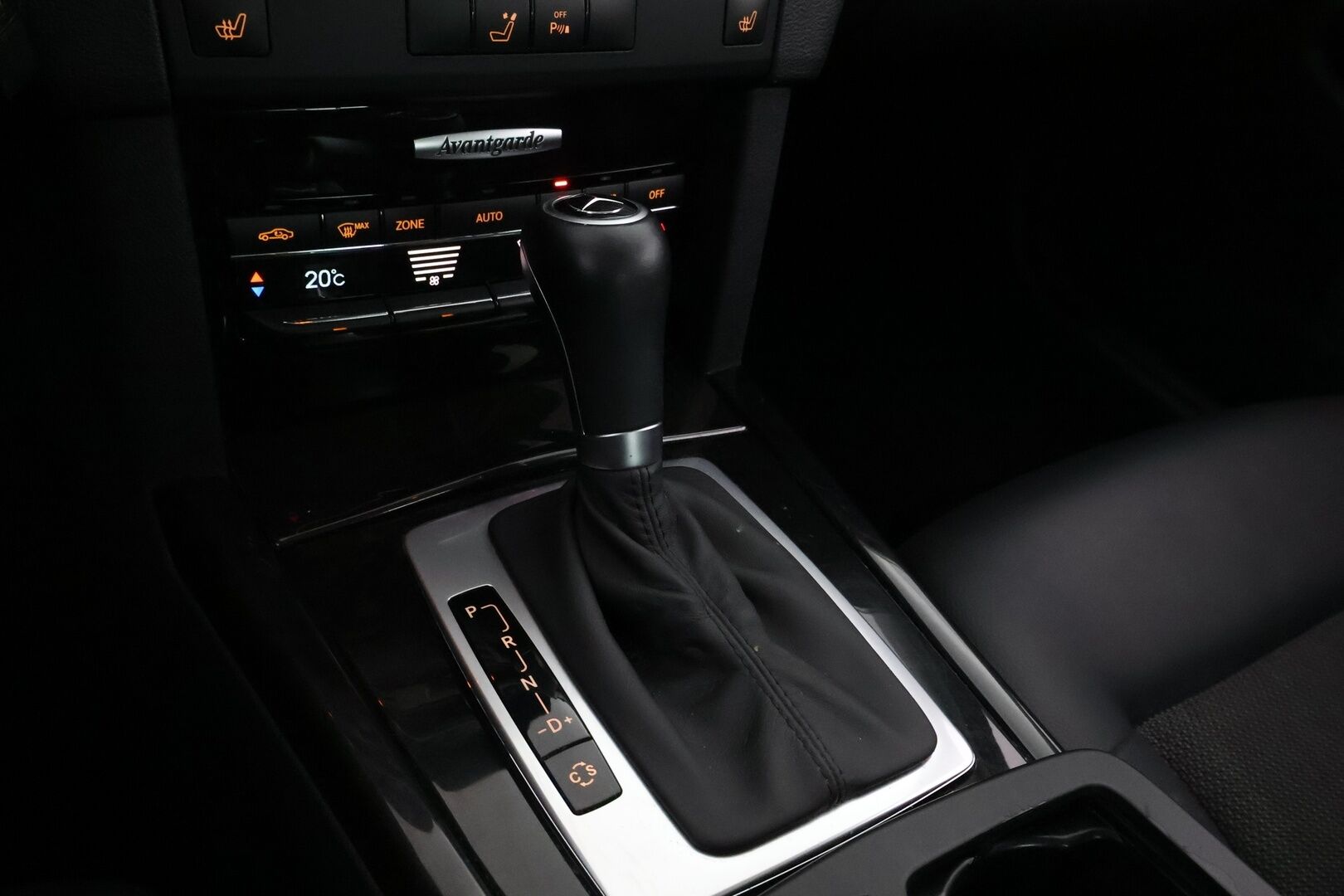 Mercedes-Benz E 2009 250 CDI BE A Business * Suomiauto / Panorama / Vetokoukku / Puolinahkasisusta / Xenon / Sähköpenkit / Lohko & Sisäpistoke - Vakkari / Juuri tullut Tampereelle / 2x Renkaat! - HULLU BLACKWEEK KORKOTARJOUS 2,49%